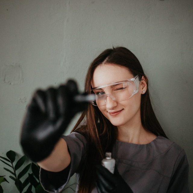 Мастер маникюра